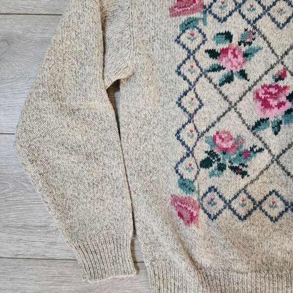 Vintage 90s Eddie Bauer Women's Wool Beige Rose Flower Sweater size medium - Picture 2 of 8